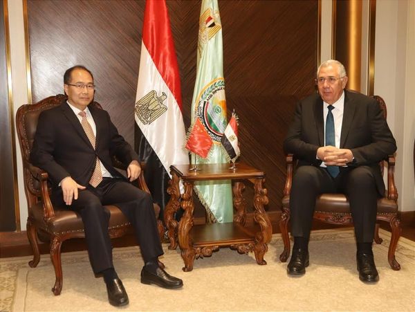 وزير الزراعة المصري ونائب حاكم مقاطعة سيتشوان الصينية يبحثان تعزيز التعاون الزراعي