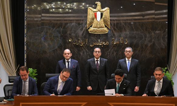 أبو هشيمة يوقع عقد إنشاء أكبر مُجمع لصناعات الأغذية الزراعية في الشرق الأوسط