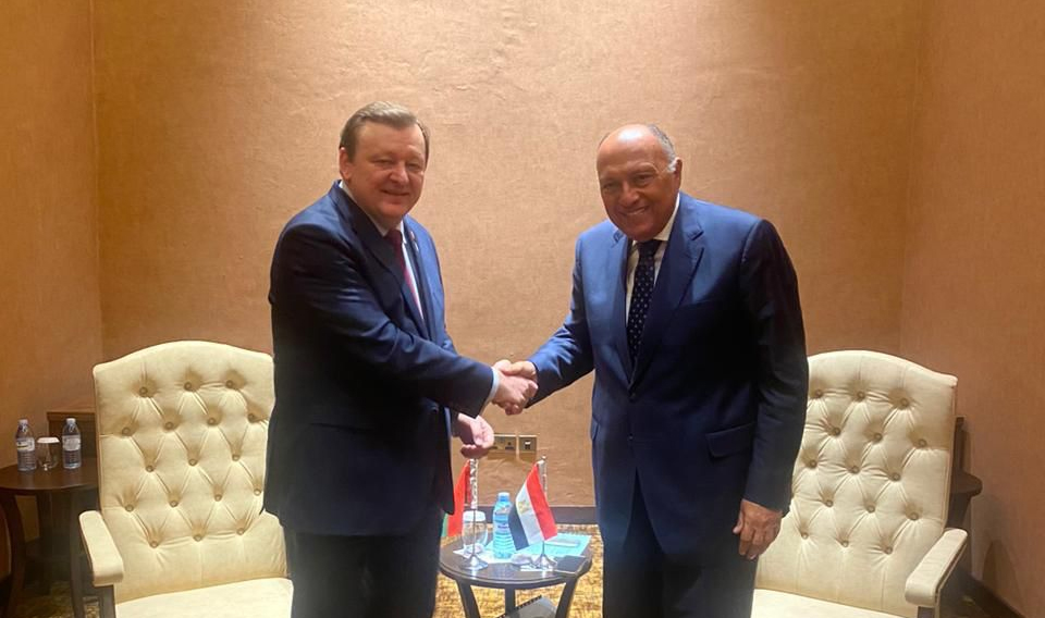 مصر وبيلاروسيا تبحثان تدشين طيران مباشر لنقل السائحين للمنتجعات المصرية