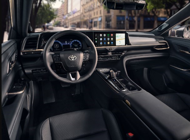 تسريبات قوية بطرح نسخة هجينة من تويوتا "كراون جي أر" الصيف المقبل