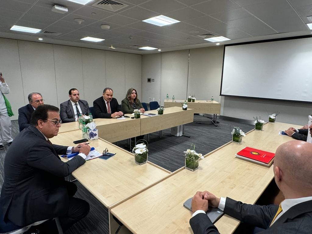 وزير الصحة يناقش مع جنرال إلكتريك معدلات إنجاز المشروعات المشتركة