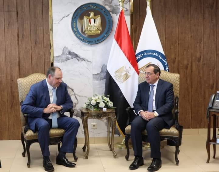 أباتشي تطلب توسيع عملياتها في مصر إلى مناطق جديدة بالصحراء الغربية