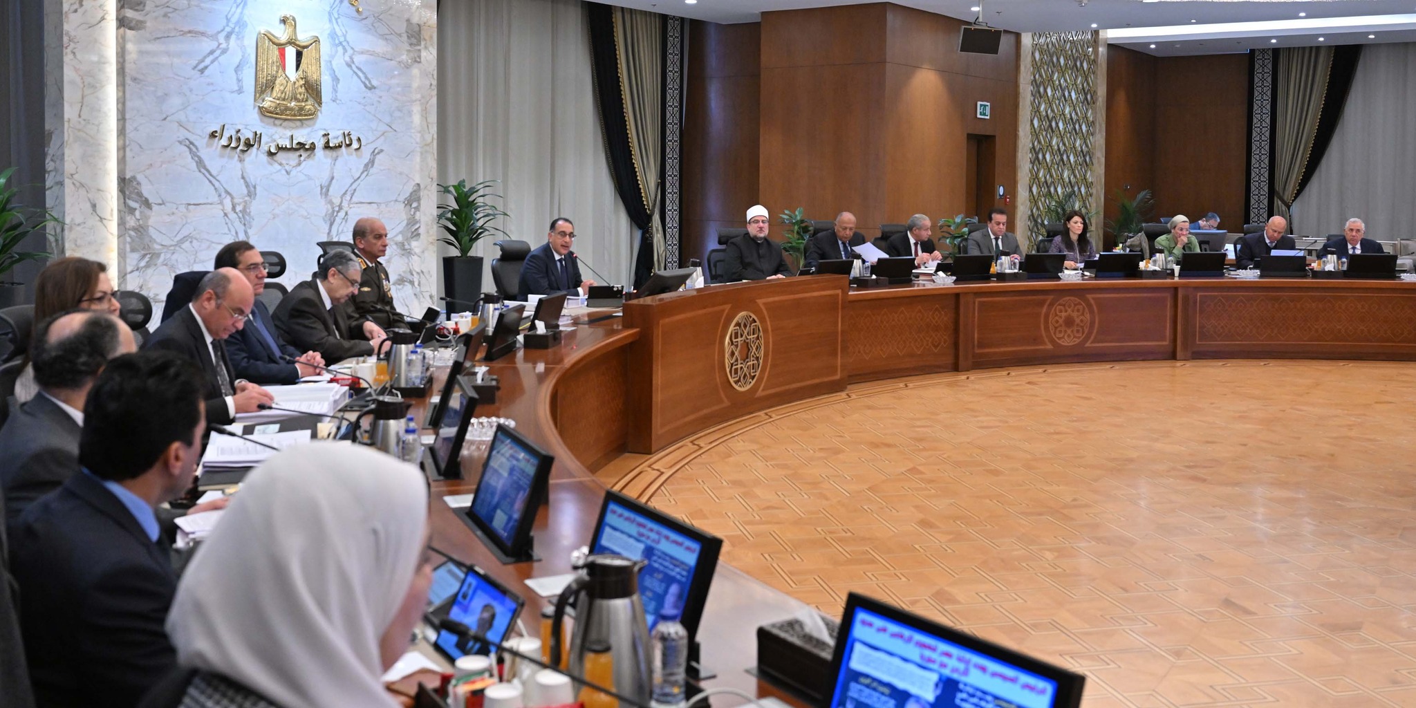 مجلس الوزراء يوافق على مشروعات قرارات خاصة بالضرائب والمياه وإدارة النفايات