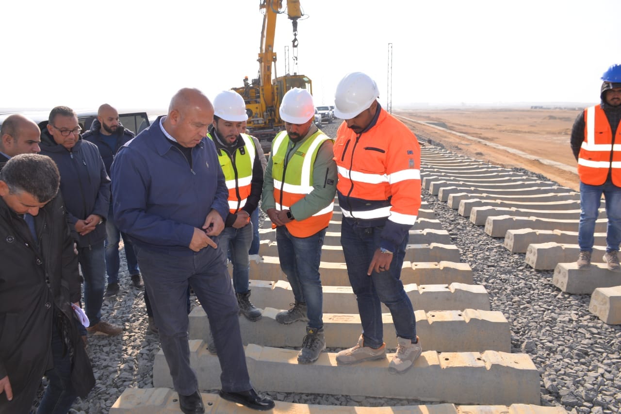 وزير النقل يتفقد شبكة القطار الكهربائي السخنة – العلمين - مطروح