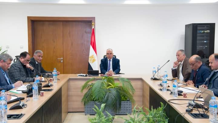 سحب الأعمال من المقاولين المتأخرين في مشروع تبطين ترع حياة كريمة