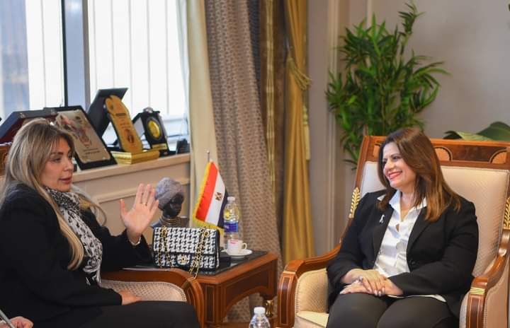 الهجرة والمركزي يبحثان آليات توفير عمالة مدربة للأسواق الخارجية