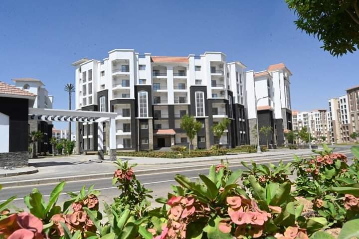 وزير الإسكان يتابع موقف مشروعات R3 بالعاصمة الإدارية