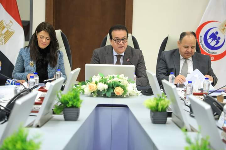 وزير الصحة: تطوير وتشجيع الصناعات الدوائية المحلية لتقليص الاستيراد