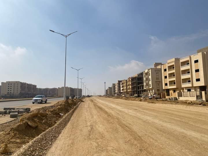 الإسكان تتابع أعمال الطرق والمرافق بالامتداد الجنوبي للقاهرة الجديدة