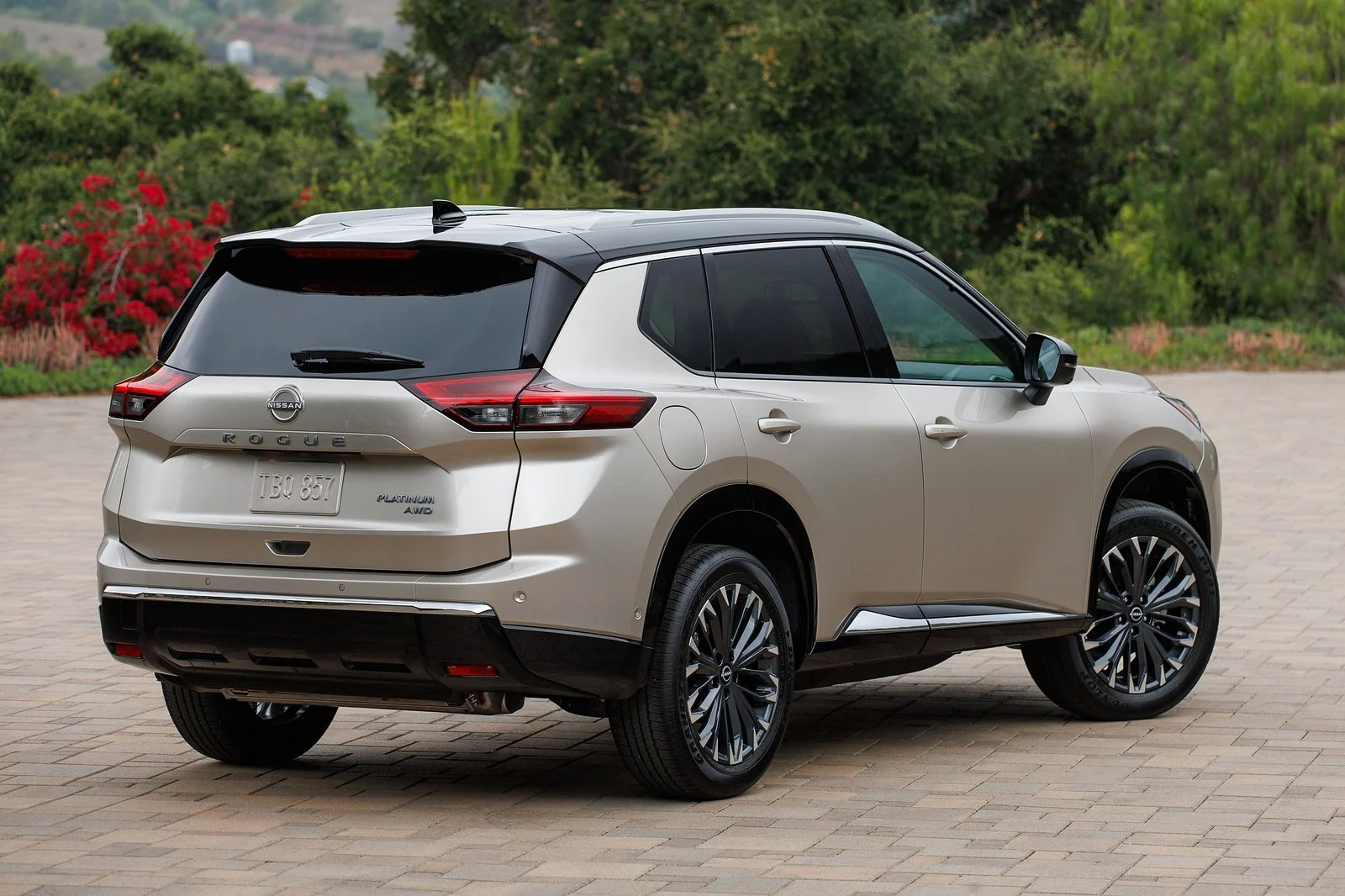 نيسان تزيح الستار عن الجيل الرابع من X-Trail