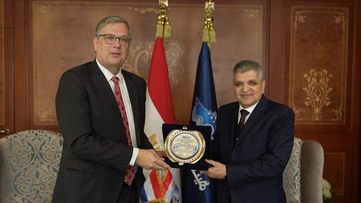 السفير الهولندي : قناة السويس ستظل إحدى دعائم سلاسل الإمداد العالمية