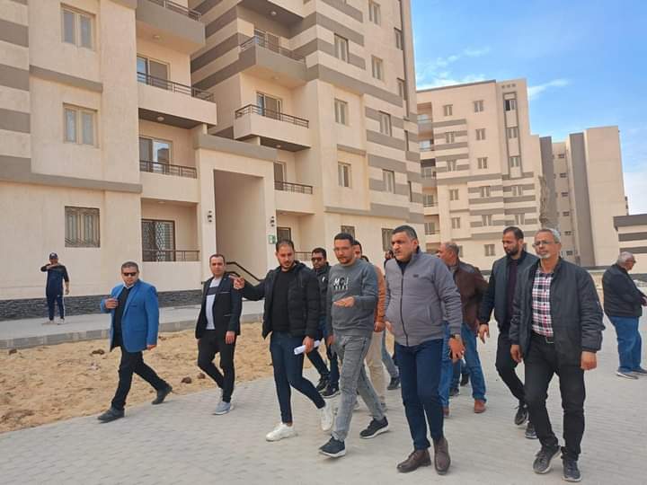 الإسكان تتابع مشروعات الطرق والمرافق في بدر والشروق ومايو وملوي الجديدة ودمياط