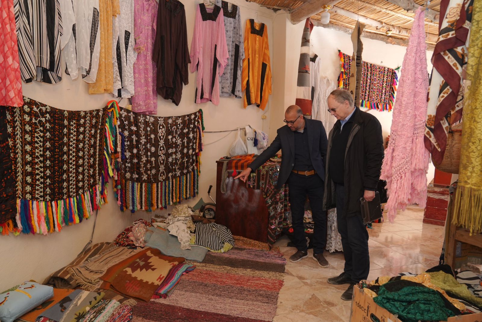 بحث فرص تصدير التمور والزيتون إلى الاتحاد الأوروبي