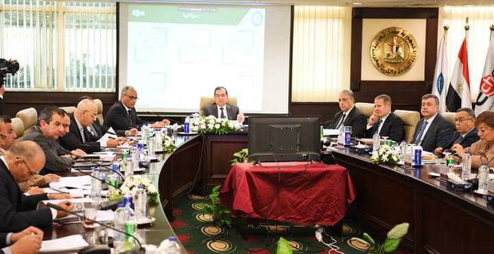 الملا : تنفيذ مشروعات بتروكيماوية قريبا تحقق القيمة المضافة