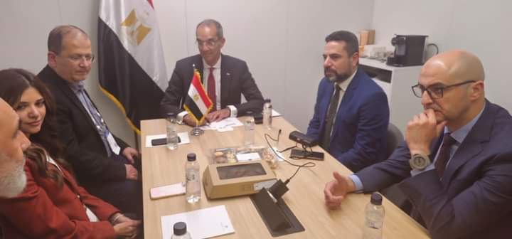 مصر تبحث التعاون مع شركات برودكوم وإريكسون وهواوى ومايكروسوفت