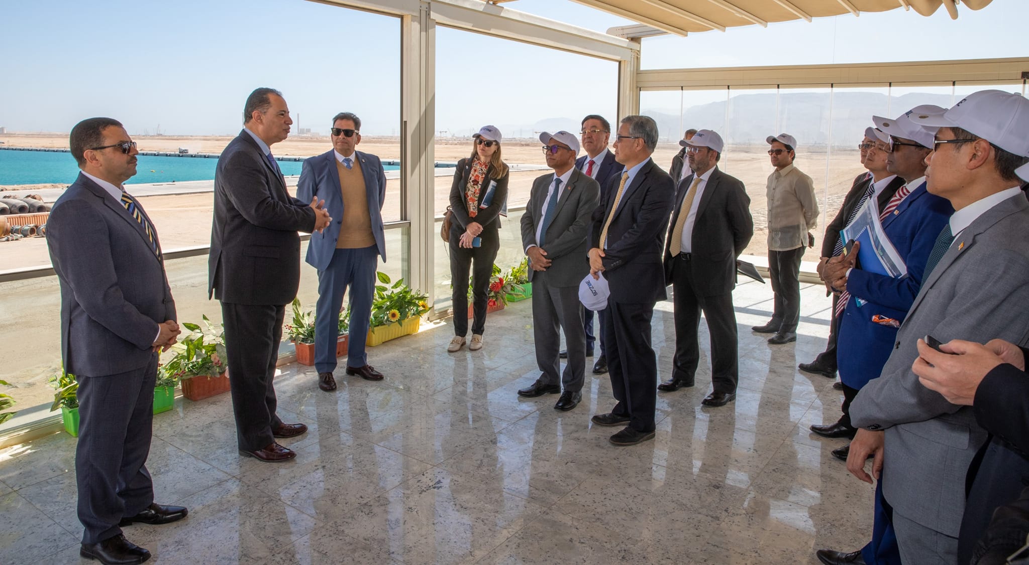 سفراء الدول الآسيوية في زيارة للمنطقة الاقتصادية لقناة السويس