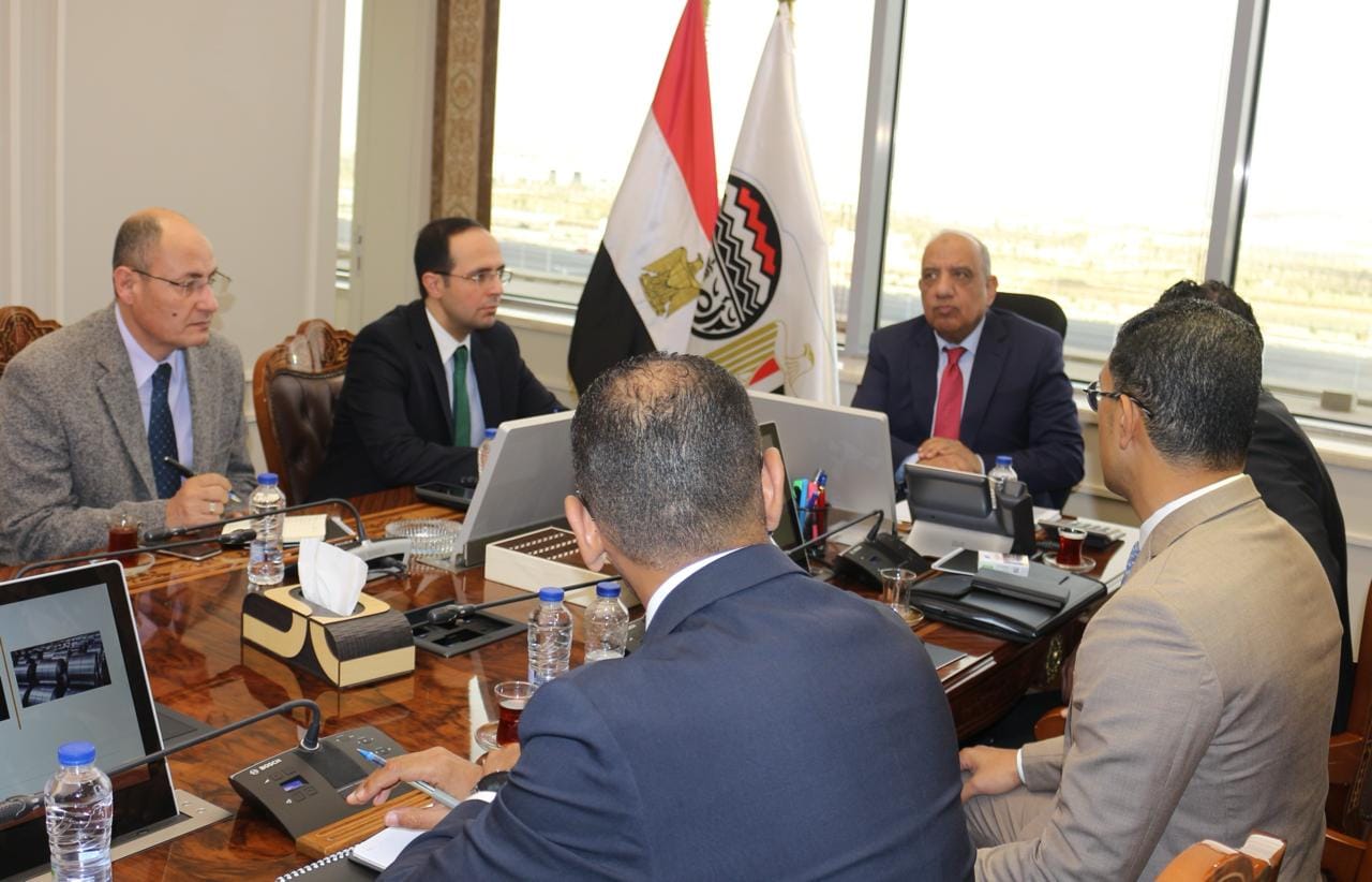 تحالف مصري إيطالي لاستغلال خام الحديد في أسوان والواحات وتوفير البليت محليا