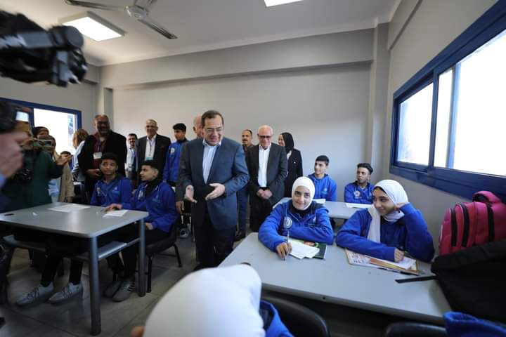 وزير البترول يتفقد مدرسة ظهر التكنولوجية في بورسعيد