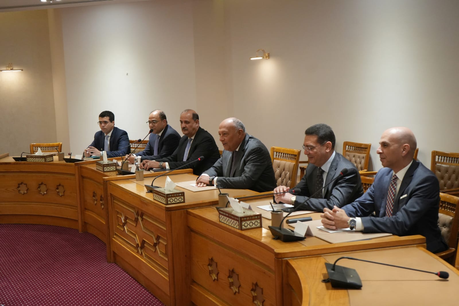 وزير الخارجية يستقبل وفد غرفة التجارة الأمريكية بمصر