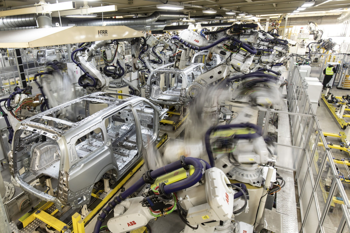 ثلاث علامات صينية تخطط لتدشين مصانع سيارات بالجزائر