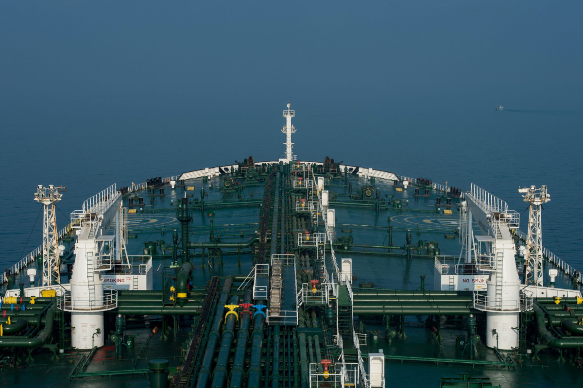 أسعار النفط تحافظ على أكبر مكاسبها خلال 5 أسابيع