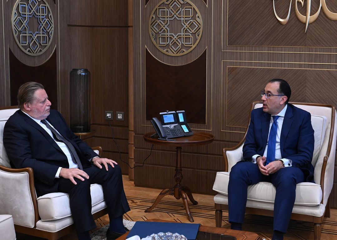 الحكومة والبنك المركزي : الإفراج عن السلع يسير بصورة جيدة .. وإقبال كبير على بيع الدولار