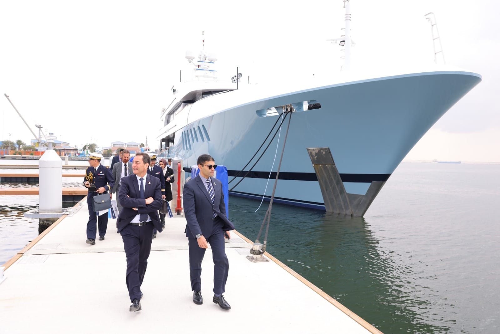 السفير الفرنسي: قناة السويس هامة لحركة الشحن البحري .. ونأمل تحسن الأوضاع