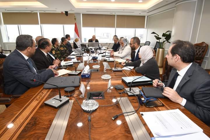 وزير الإسكان يستعرض الإطار العام للاستراتيجية الوطنية للعمران والبناء الأخضر