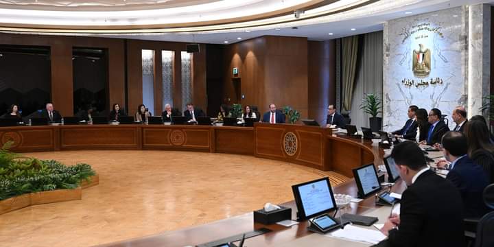 الحكومة: توجد بضائع تم إنهاء إجراءاتها وتوفير المكون الدولاري ولم يتسلمها أصحابها