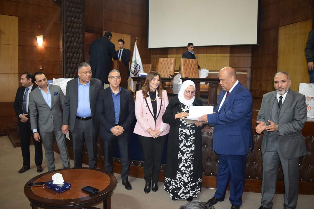 في عيد الأم.. غرفة القاهرة التجارية تكرم 10 أمهات مثاليات