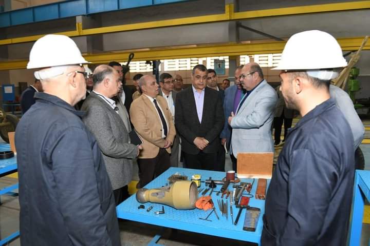 وزير الإنتاج الحربي يتفقد شركات تابعة في حلوان ويشدد على تحسين الأداء