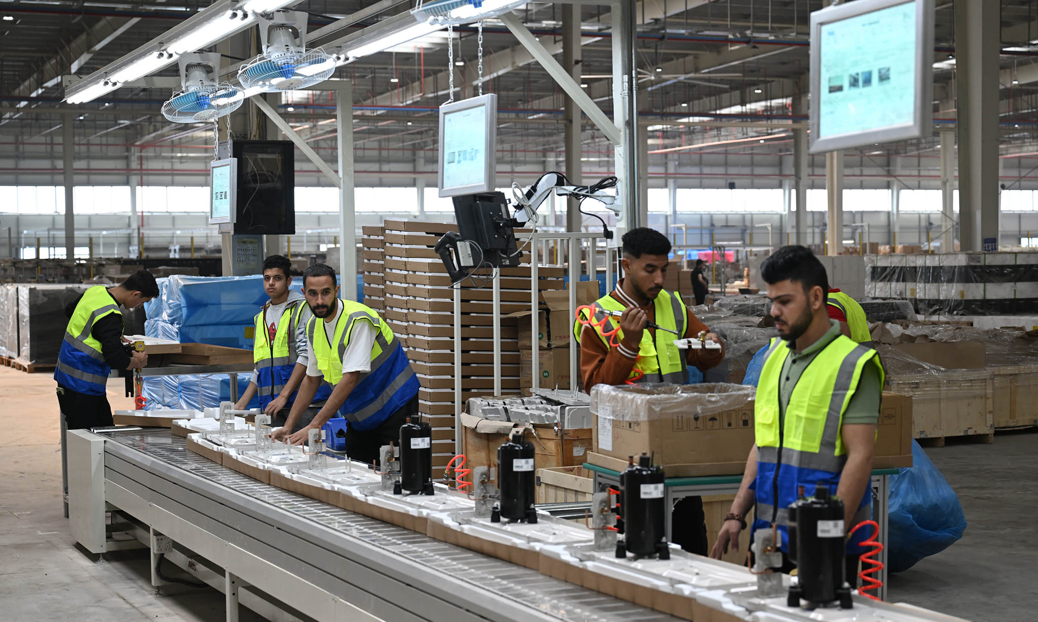 الحكومة توفر قطعة أرض للمرحلة الثانية من مجمع هاير الصناعي بالعاشر