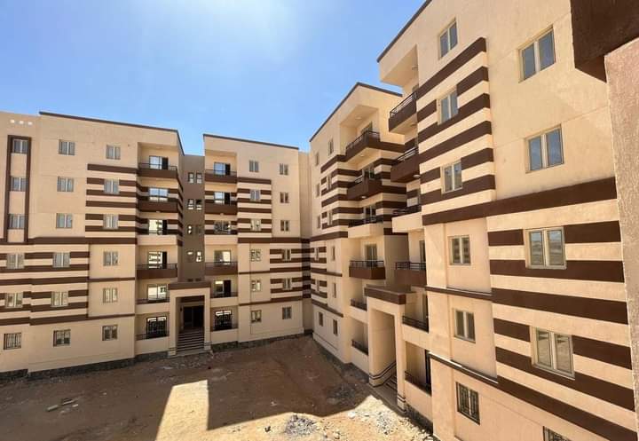 الإسكان تتابع موقف وحدات سكن لكل المصريين في خمس مدن جديدة