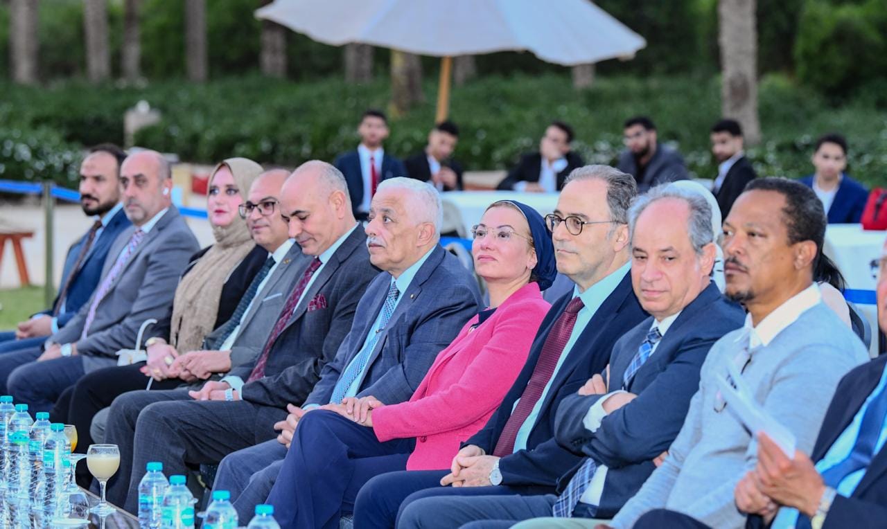 وزيرة البيئة : تجربتنا مع السحابة السوداء نموذج سنوي للاقتصاد الدوار