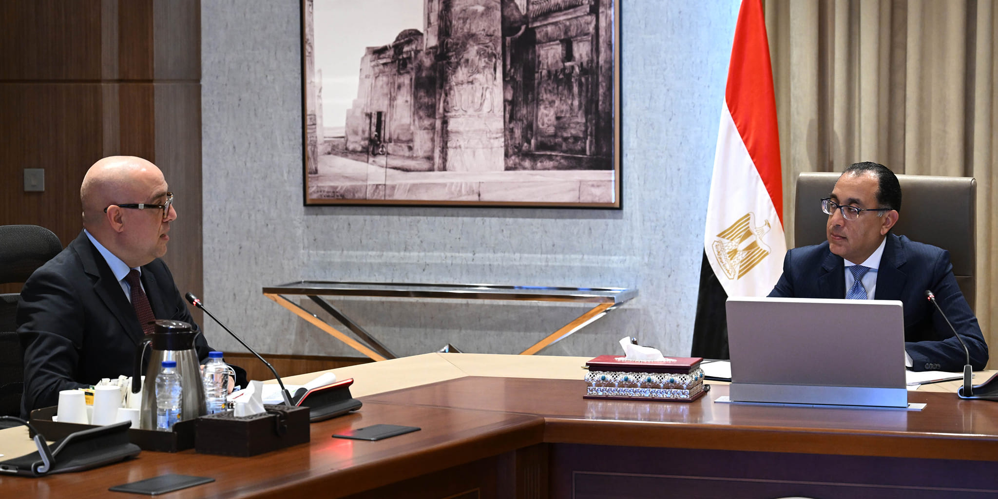 الحكومة تتابع موقف تقنين الأراضي المنقولة من جهات الولاية للمدن الجديدة