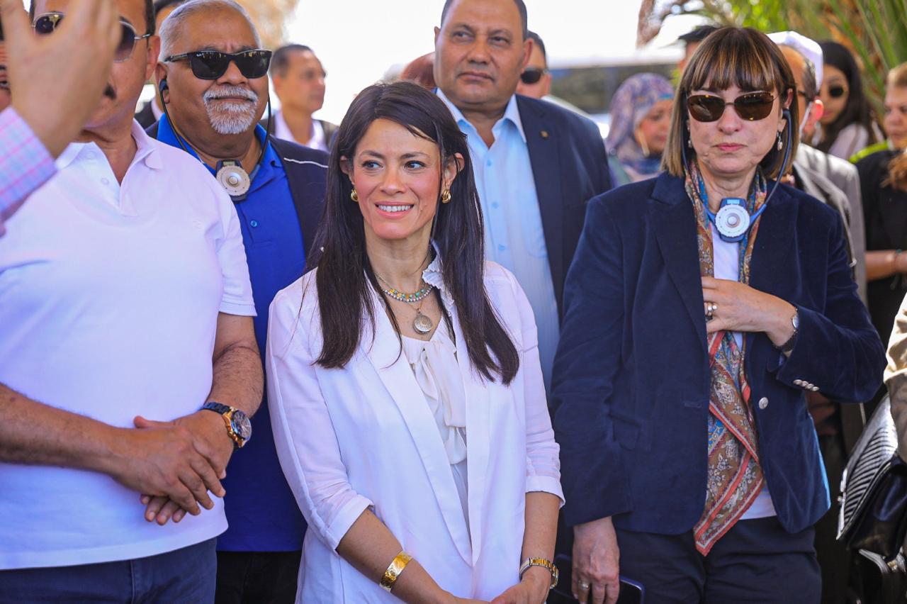 رانيا المشاط تزور عدد من المشروعات التنموية بأسوان