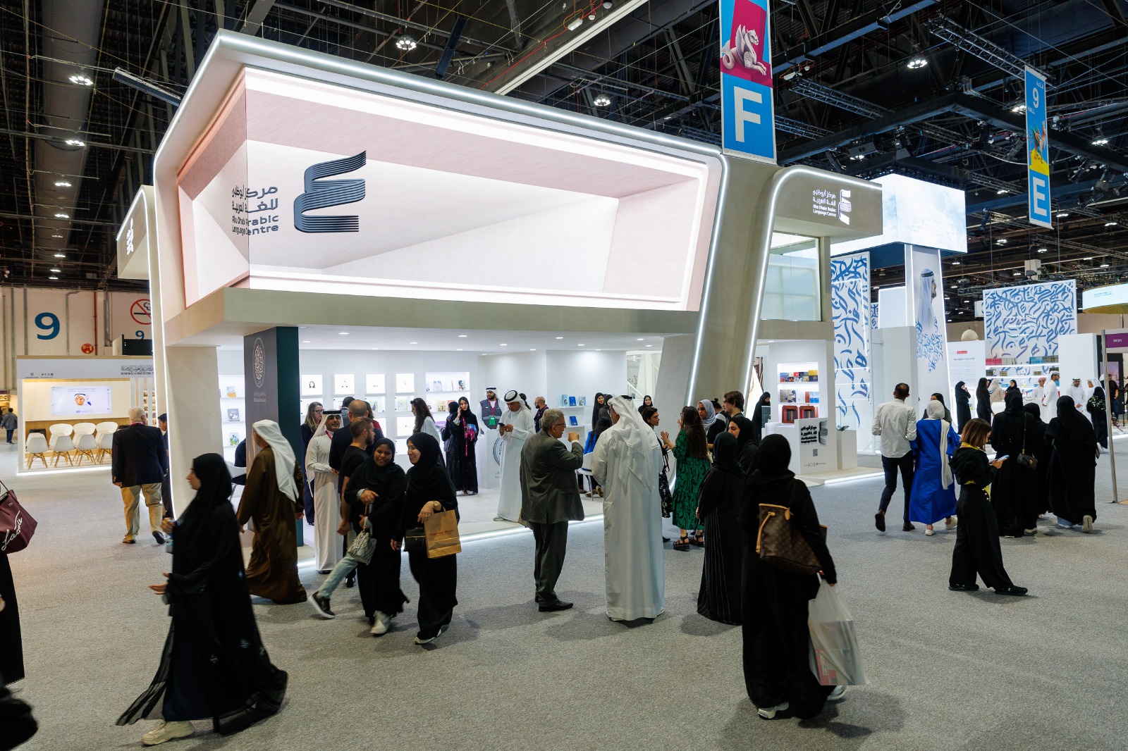 برنامجٌ  يسرد حكايات العالم في "معرض أبوظبي الدوليّ للكتاب الـ 33"