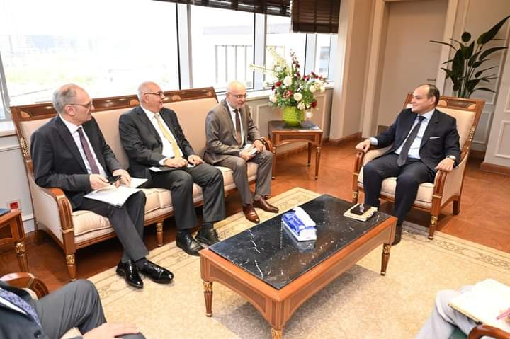 وزير التجارة يبحث خطط جنرال موتورز إيجيبت التوسعية فى مصر