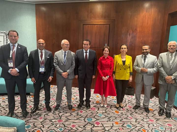 وزير الصحة يبحث مع أسترازنيكا التعاون في دعم مهارات الفرق الطبية وبرامج التطعيمات