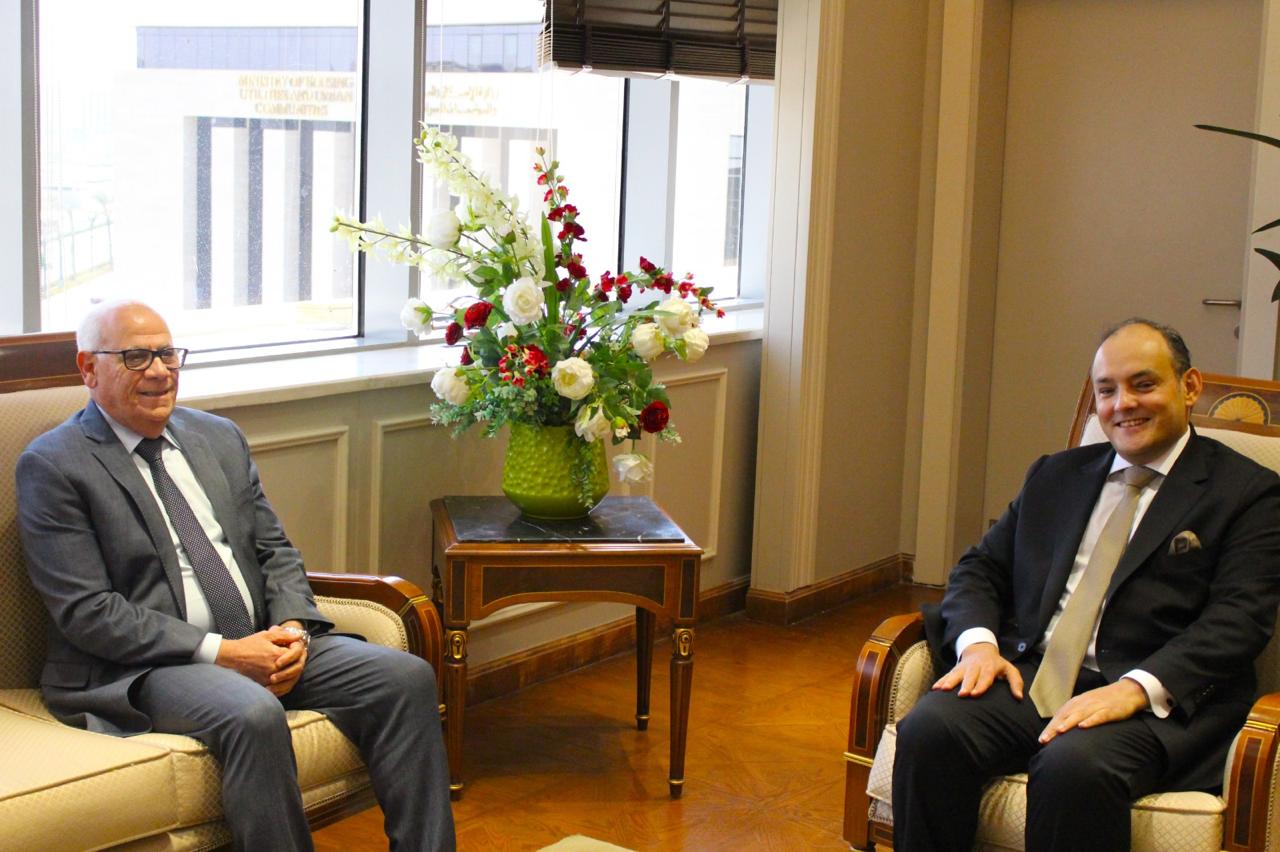 وزير الصناعة يلتقي محافظ بورسعيد لبحث تعزيز الأنشطة الصناعية والاستثمارية بالمحافظة