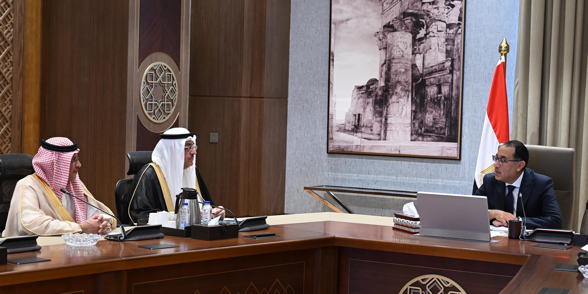 رئيس الوزراء يبحث مع مسئولين سعوديين زيادة الاستثمارات في السوق المصرية
