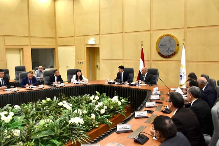 تعاون مصري صيني لتصنيع الوحدات المتحركة للسكك الحديدية