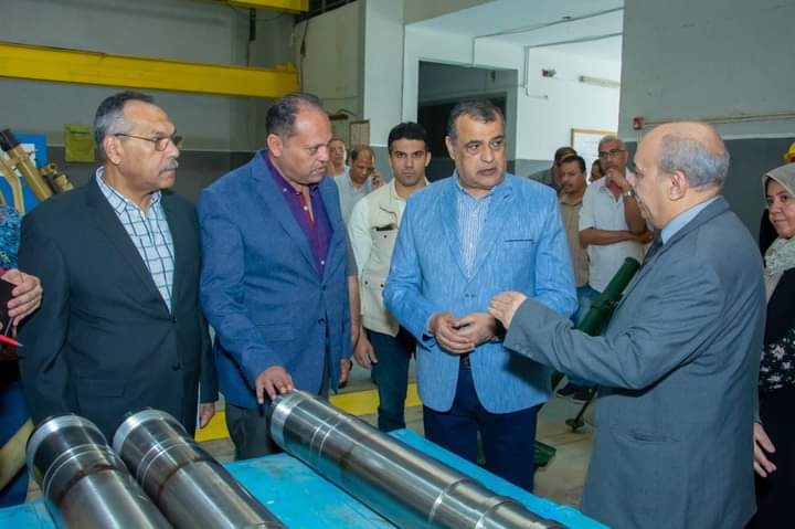 وزير الإنتاج الحربي يتفقد شركة حلوان للآلات والمعدات