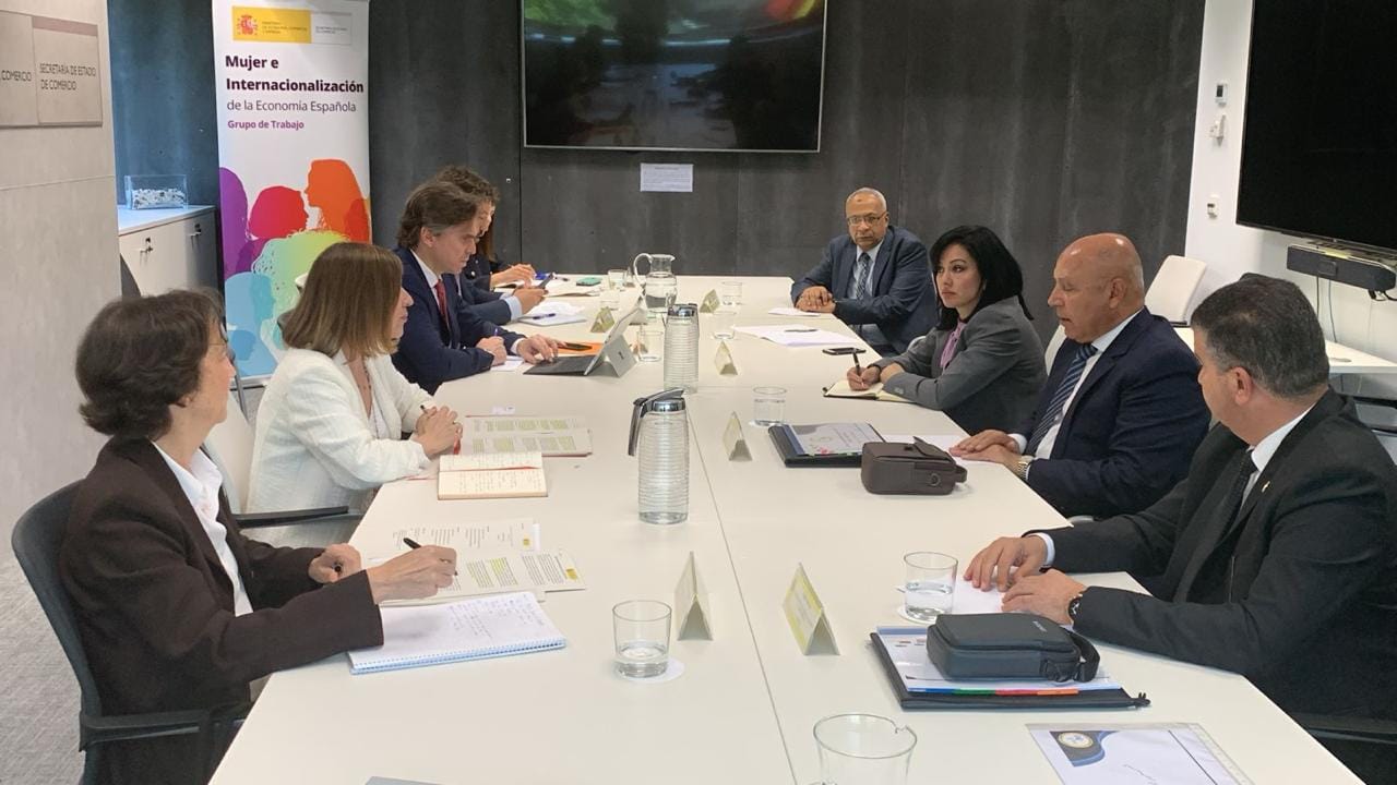 الوزير يطالب إسبانيا بتمويلات تنموية بفترة سداد 40 سنة لمشروعات الجر الكهربائي والمترو