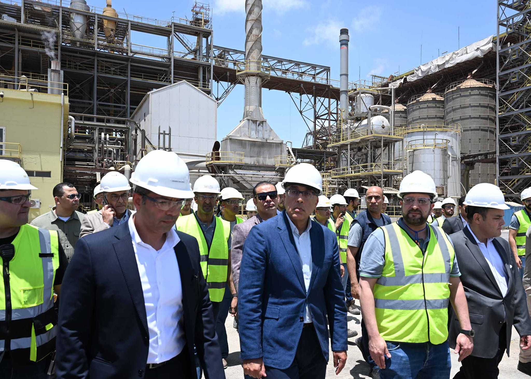 رئيس الوزراء يتفقد مصنع الشركة الوطنية للزيوت النباتية