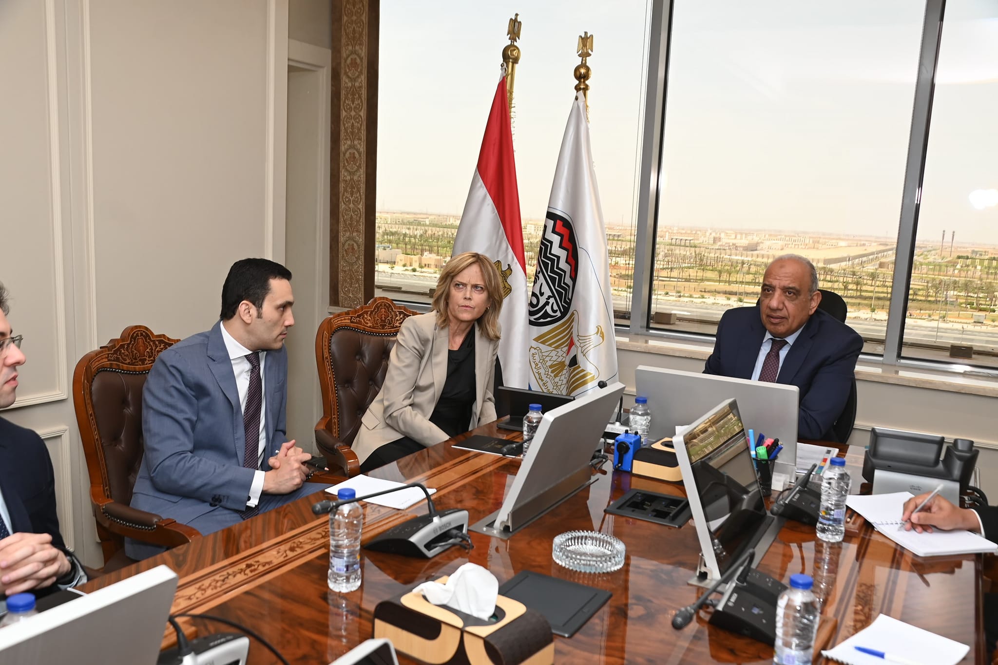 وزارة الأعمال تتابع مع سكاتك النرويجية مشروع تزويد مجمع الألومينيوم بالكهرباء النظيفة