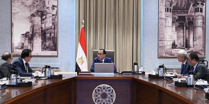 الحكومة تؤكد توافر الدولار المطلوب للأدوية والسلع .. وسرعة سداد مديونية الشراء الموحد