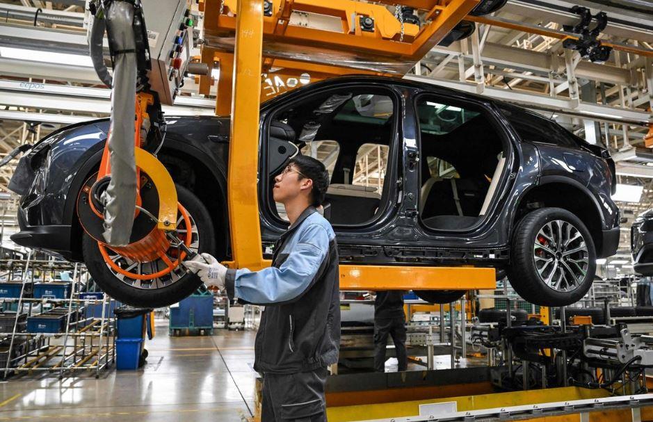 الصين تتهم الاتحاد الأوروبي بمحاربة سياراتها