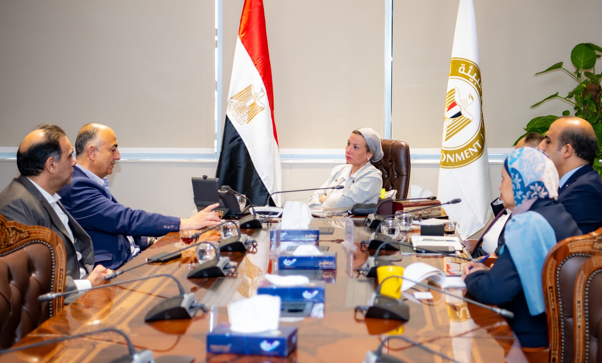 شركة تيتان مصر للأسمنت تبحث الفرص الاستثمارية فى مجال تدوير المخلفات