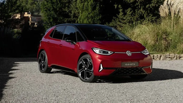 فولكس فاجن تزيح الستار عن أيقونتها الكهربائية الأحدث ID3